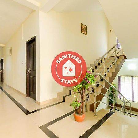 Oyo 8273 Diamond Inn Kochi Zewnętrze zdjęcie